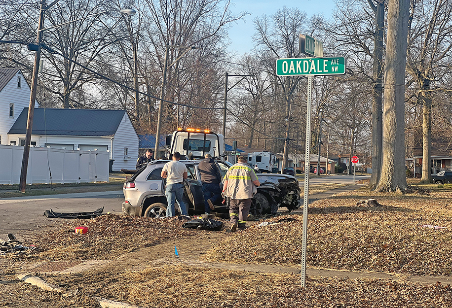 High speed chase ends in crash near bus stop in Warren - Tribune Chronicle